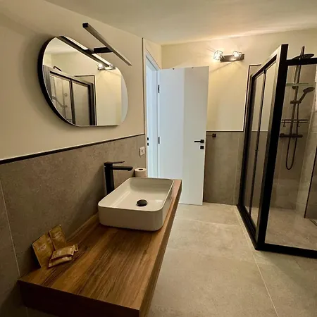 Zagara Modern With Pool 빌라 라스카리